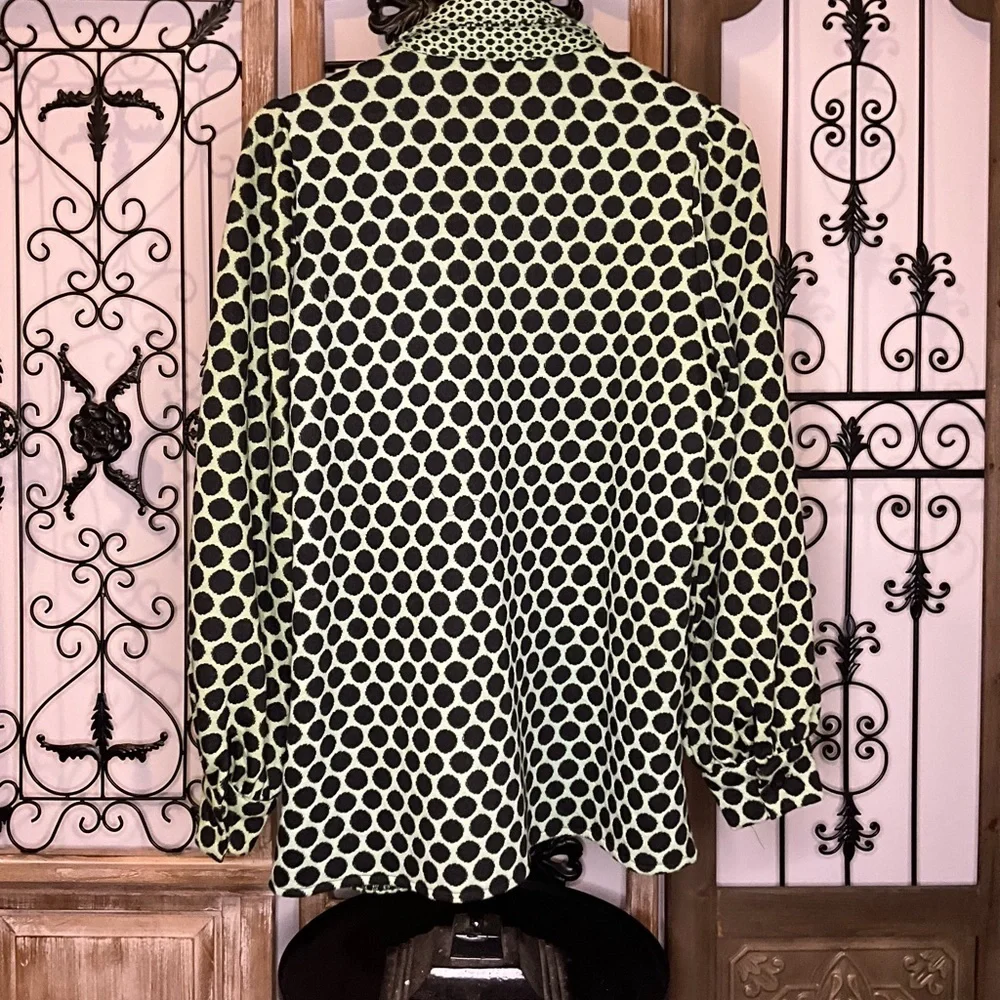 Eva Franco unique button up top in a size 8 - no material tag / likely a sample - Picture 7 of 15